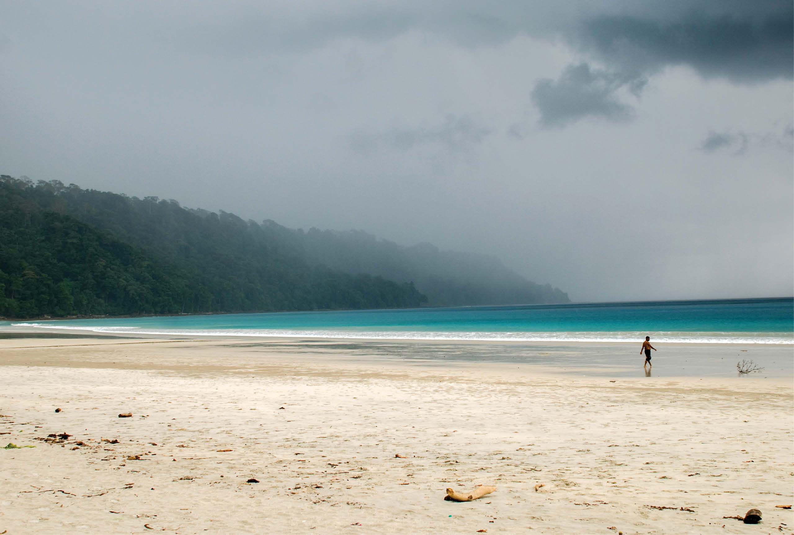 Early Cyclone Warning and Disaster Risk Reduction